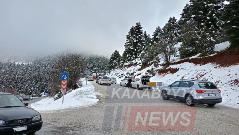 Κλειστό το χιονοδρομικό στον Παρνασσό – Η πληρότητα στα Καλάβρυτα αγγίζει το 100% – Δεν επιτρέπουν την είσοδο σε άλλους [εικόνες – βίντεο]