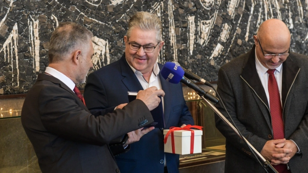 Κουτσούμπας: Άκουσε τα κάλαντα από Αρκάδες – «Καούρ εκάνατα καμπζιά», τους είπε [βίντεο]