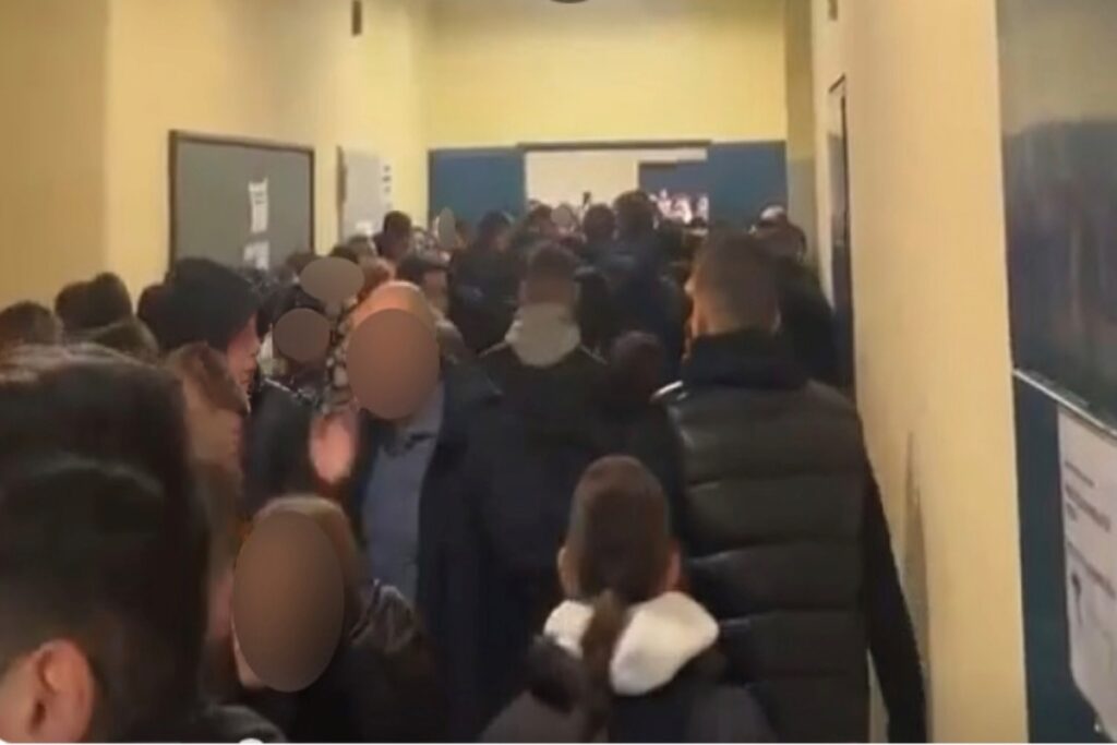 Λάρισα: Επιτέθηκαν σε συμμαθητή τους όταν έμαθαν ότι παρενόχλησε σεξουαλικά μαθήτρια