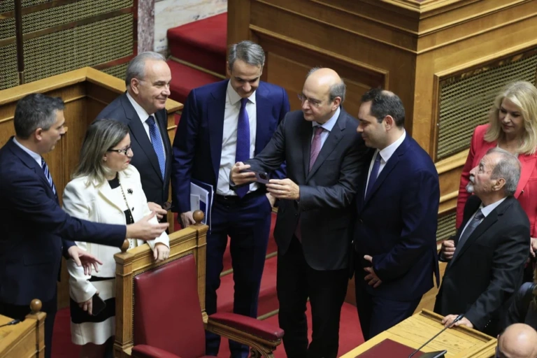 Οι selfies μετά την ομιλία Μητσοτάκη για τον προϋπολογισμό [εικόνες]