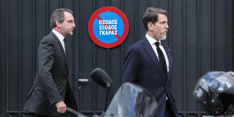 Στο ΣτΕ η υπόθεση για το επίθετο «Ντε Γκρες» και την ιθαγένεια της πρώην βασιλικής οικογένειας