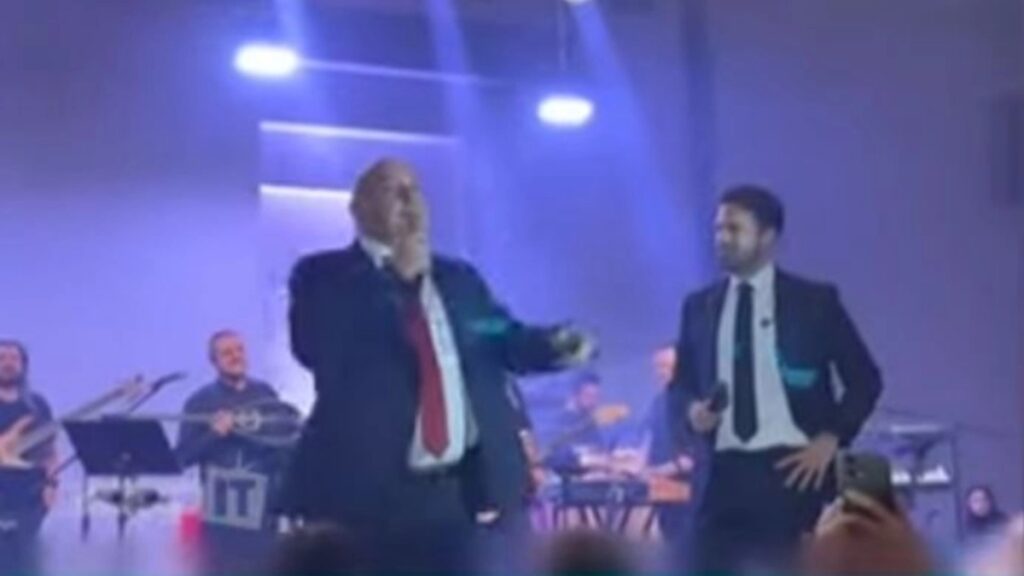 Η οργισμένη απάντηση των τεχνικών στον Αχιλλέα Μπέο μετά τη χριστουγεννιάτικη γιορτή