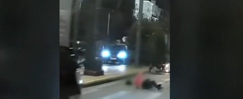 Βίντεο ντοκουμέντο απο την στιγμή που μια γυναίκα πέφτει πάνω σε μηχανάκι στη λεωφόρο Αλεξάνδρας