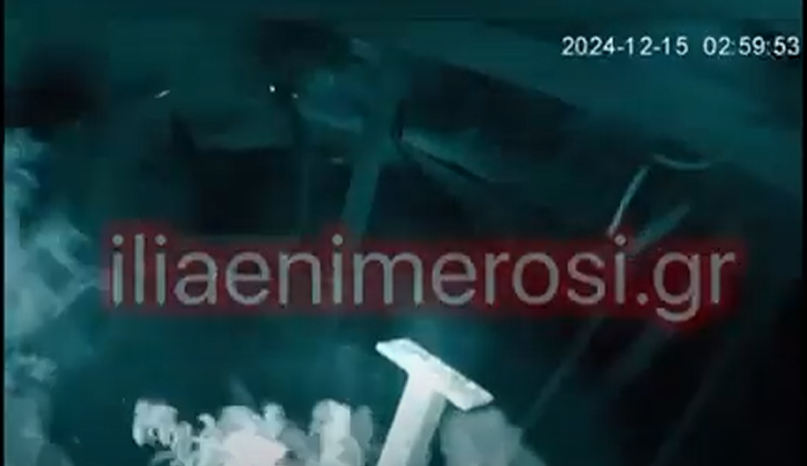 Ηλεία: Σοκάρει το βίντεο με τον ανεμοστρόβιλο να «σηκώνει» στον αέρα τσουλήθρα παιδικής χαράς