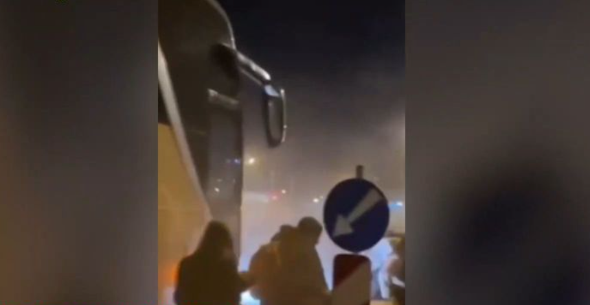 Θεσσαλονίκη: Φωτιά σε λεωφορείο με μαθητές που γυρνούσαν από σχολική εκδρομή [βίντεο]