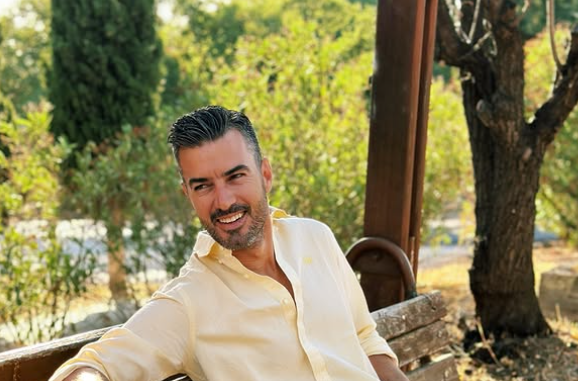 Γιάννης Τσιμιτσέλης: Μιλά για την κόρη του Εύα, τα αρνητικά σχόλια και το τηλεφώνημα με τον Μανούσο Μανουσάκη πριν πεθάνει! [βίντεο]
