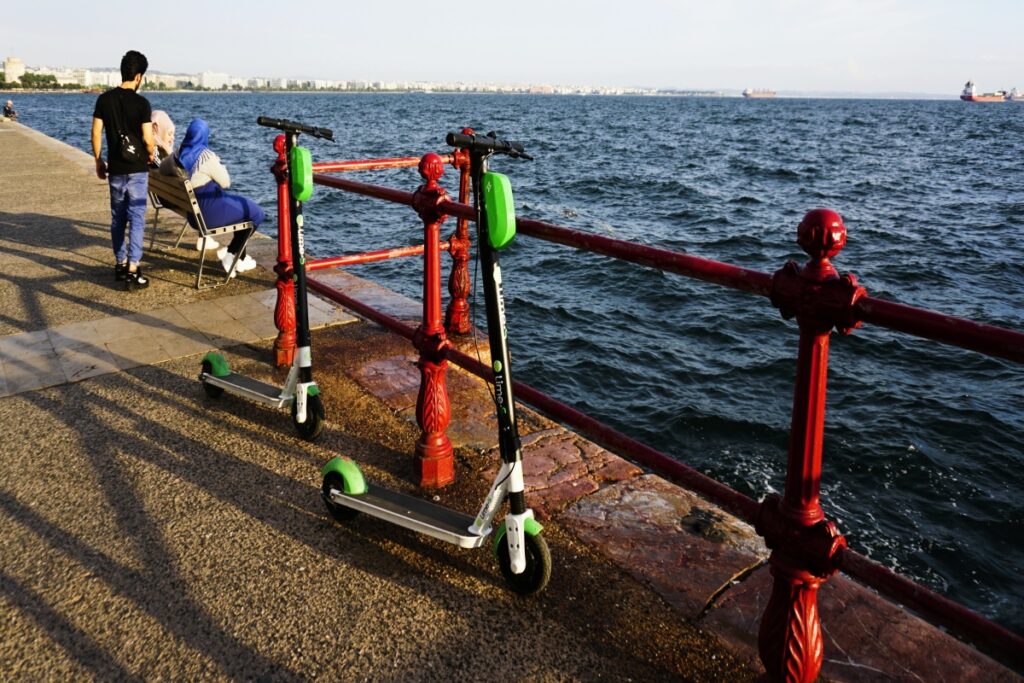 Θεσσαλονίκη: Έκλεψαν από αποθήκη 290 ηλεκτρικά πατίνια και 130 μπαταρίες