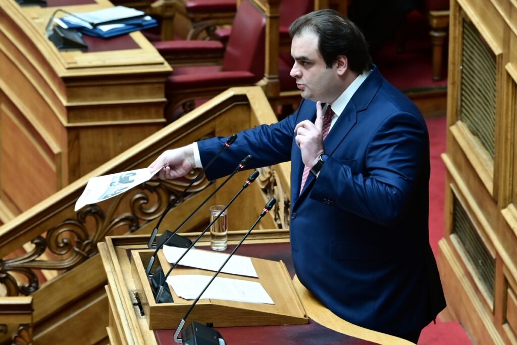 Πιερρακάκης: 16.000 αποβολές στα σχολεία λόγω του κινητού