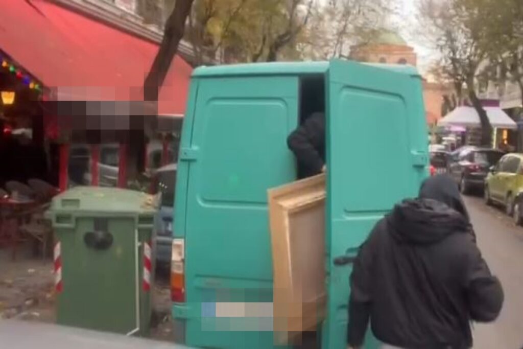 Γκαλερί με πλαστά έργα τέχνης στη Θεσσαλονίκη: Τα «σπρώχνουν» από τα Βαλκάνια – Πρωταθλήτρια η Κύπρος – Εμπειρογνώμονας εξηγεί στο Eleftherostypos.gr πως χάνονται τα «ίχνη» των πινάκων
