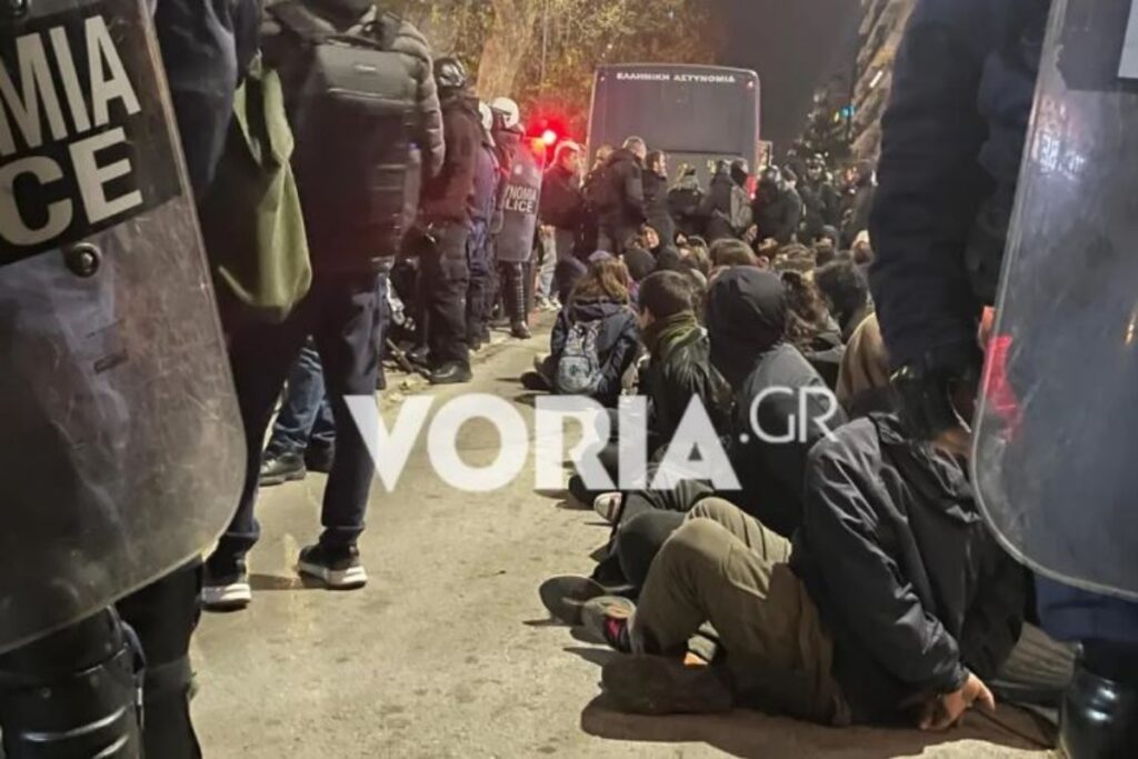 Θεσσαλονίκη: Δεκάδες προσαγωγές μετά την πορεία για τον Γρηγορόπουλο [βίντεο]