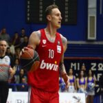 Σοκ! Νεκρός ο πρώην παίκτης του Ολυμπιακού, Γιάνις Τίμα! [βίντεο]