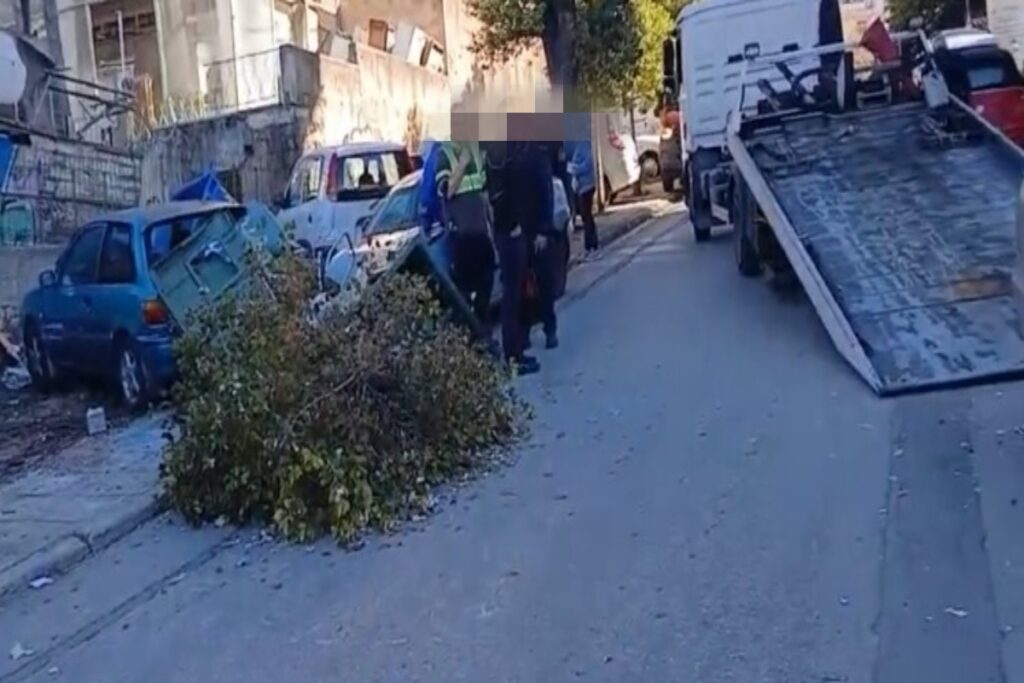 Μεταμόρφωση: Τροχαίο με υλικές ζημιές σε 6 οχήματα – ΙΧ έπεσε πάνω σε δέντρο
