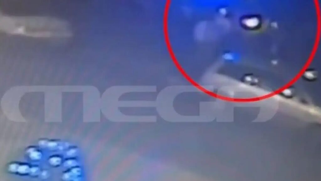 Λεωφόρος Συγγρού: Η στιγμή που το αυτοκίνητο παρασύρει θανάσιμα τον 23χρονο