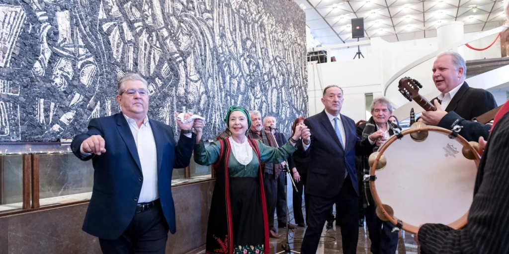 Tα πρωτοχρονιάτικα κάλαντα στον Κουτσούμπα