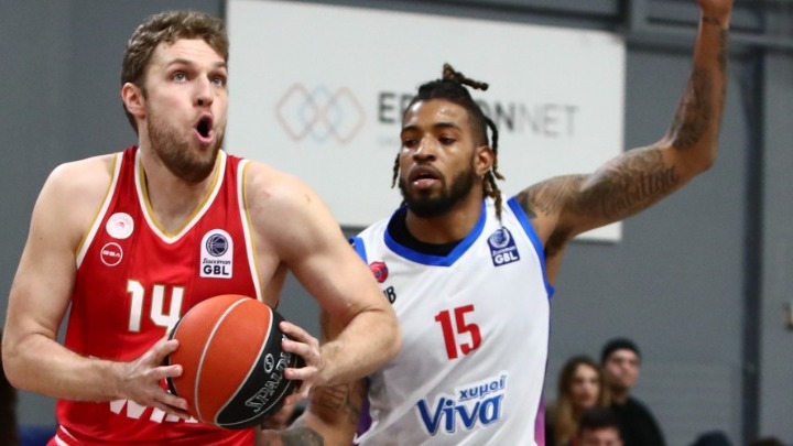 Με τριαντάρα του Βεζένκοφ, 84-78, ο Ολυμπιακός κόντρα στον Πανιώνιο