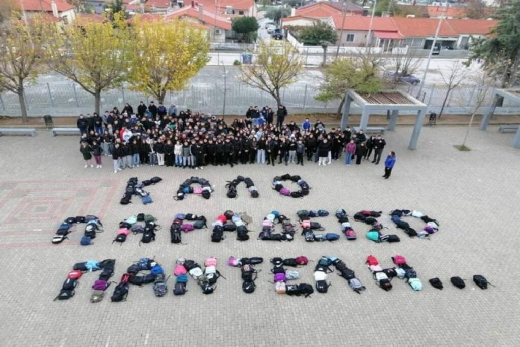 Ξάνθη: Συγκινούν οι μαθητές για τον 16χρονο που έχασε τη ζωή του από διαρροή αερίου – «Καλό ταξίδι Π