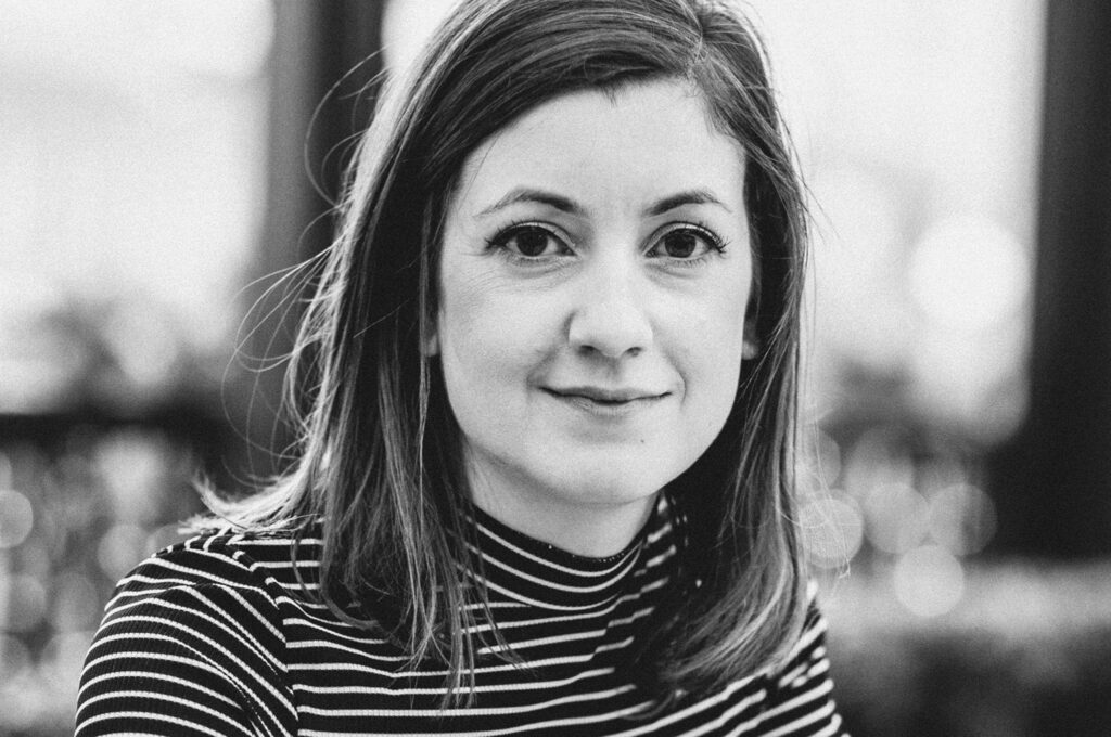 Gillian McAllister στον ET: Μου αρέσει να γράφω για δύσκολες καταστάσεις