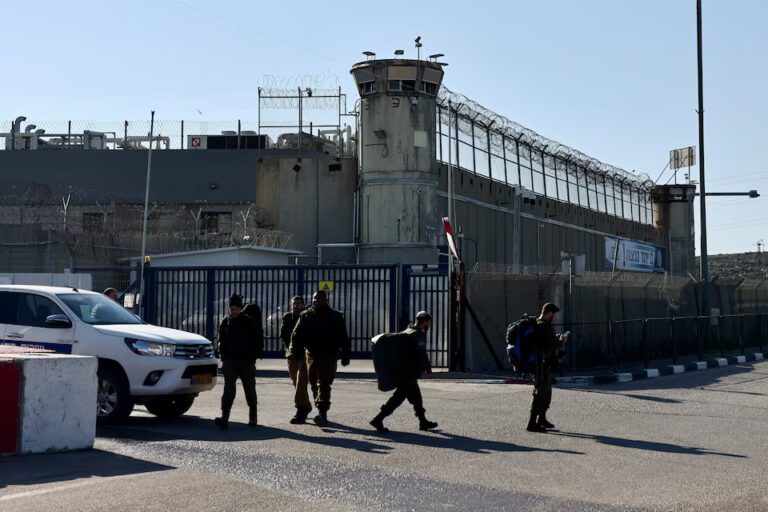Ισραήλ: Τέλος στην απελευθέρωση Παλαιστινίων κρατουμένων – Τα λεωφορεία γυρίζουν πίσω