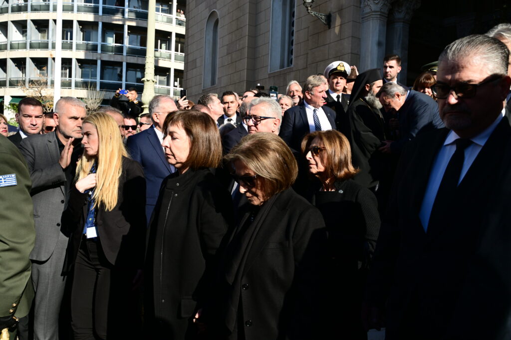 Κώστας Σημίτης: Live η πομπή προς το Α΄