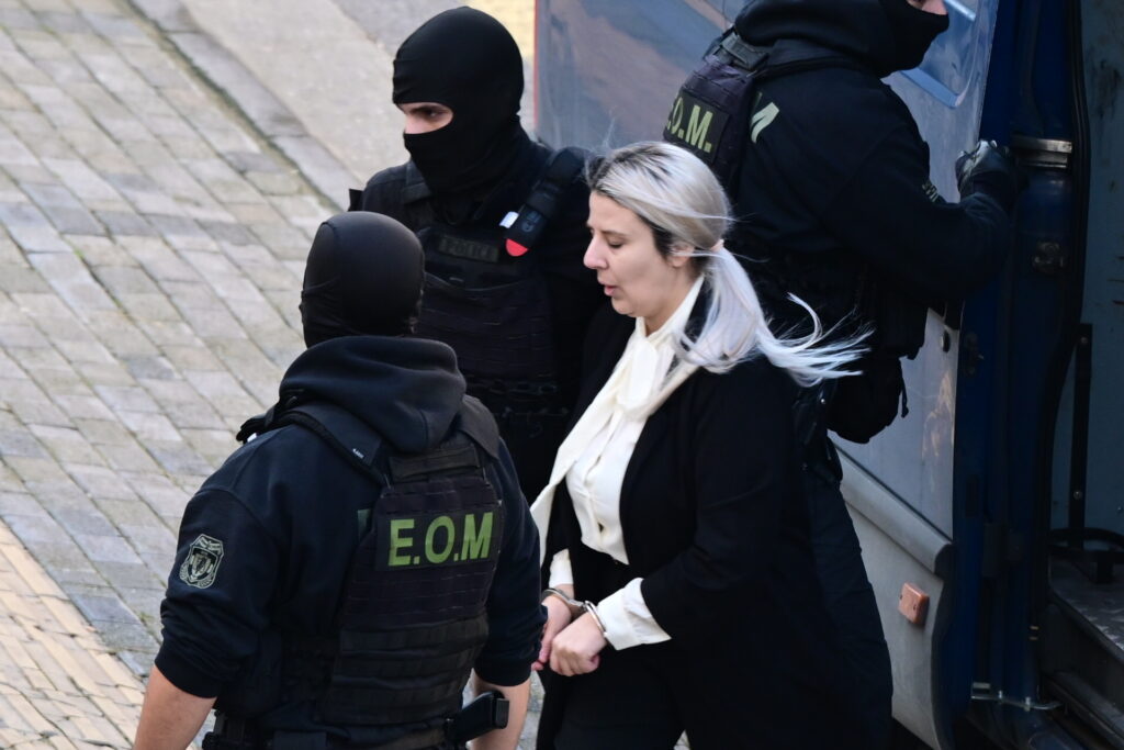 Ιωάννα Παλιοσπύρου: Στο Εφετείο ξανά για τη δίκη της επίθεσης με βιτριόλι – Έφτασε η Κακαράντζ
