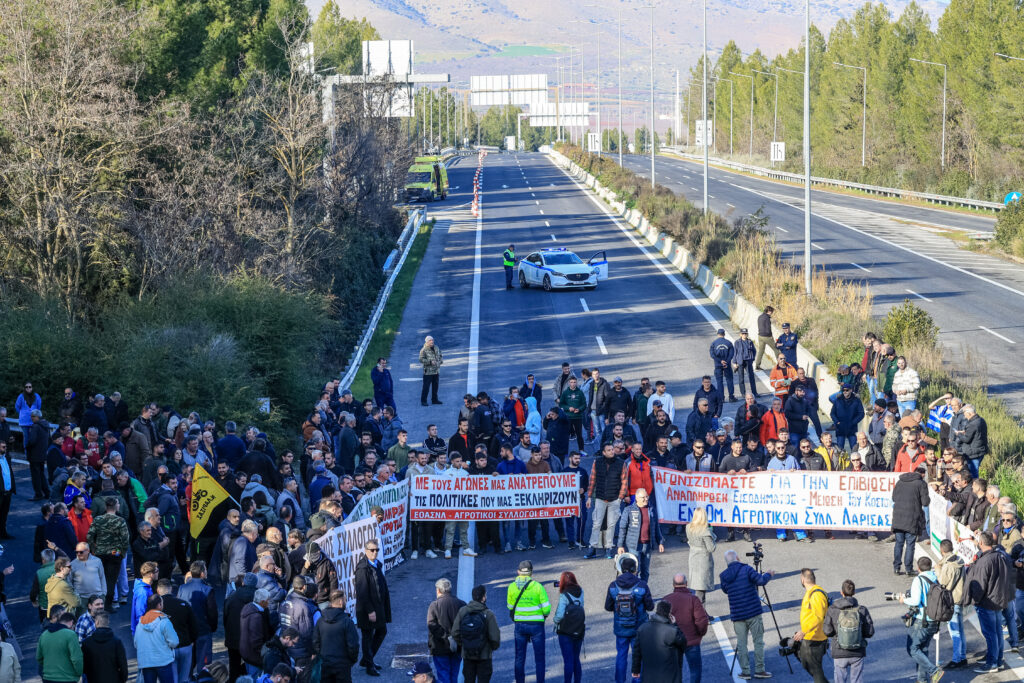 Σε 4,7 δισ. ευρώ κοστολογούνται οι απαιτήσεις των αγροτών στα μπλόκα