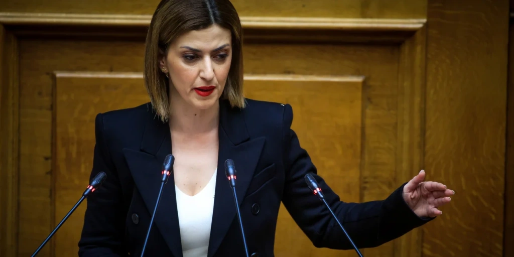 Αδιαθεσία αισθάνθηκε η Ειρήνη Αγαπηδάκη στη Βουλή – Μεταφέρθηκε στο ιατρείο
