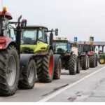 Κρήτη: Αγρότες και κτηνοτρόφοι κλείνουν λιμάνια και αεροδρόμια – Συγκέντρωση τη Δευτέρα στο Παγκρήτιο Στάδιο