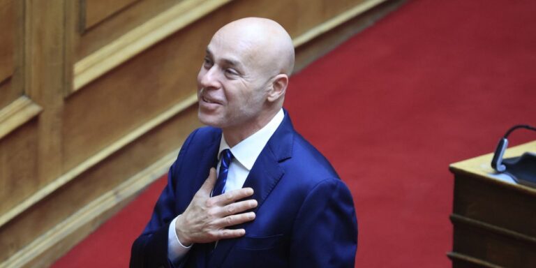 O Γιώργος Αμυράς ορκίστηκε βουλευτής της Νέας Δημοκρατίας