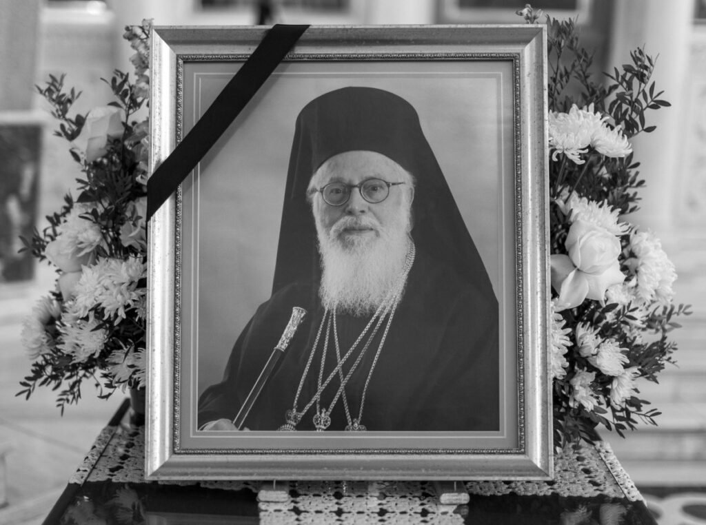 Αρχιεπίσκοπος Αναστάσιος: Στην ιστορία πέρασε ο σπουδαίος ιεράρχης – Όλα όσα έγιναν στη κηδεί