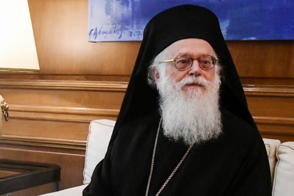 Πλήθος κόσμου στο Τρισάγιο του Αρχιεπίσκοπου Αναστάσιου: H σορός του στη Μητρόπολη για το λαϊκό προσ