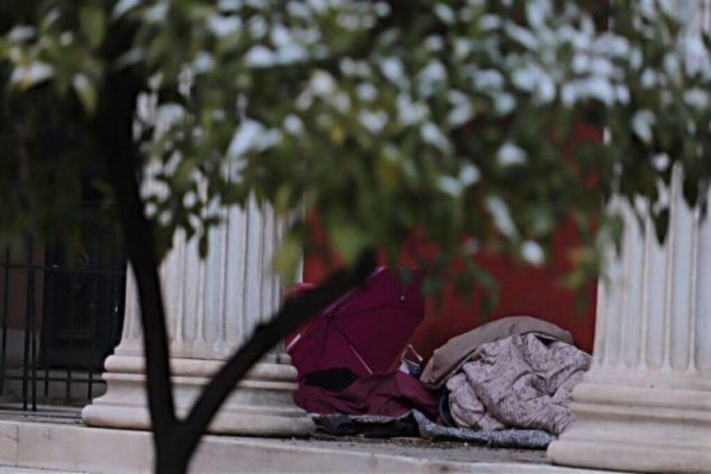 Θεσσαλονίκη: Κουβέρτες στους άστεγους λόγω της κακοκαιρίας – Αυτά είναι τα σημεία για να προστ