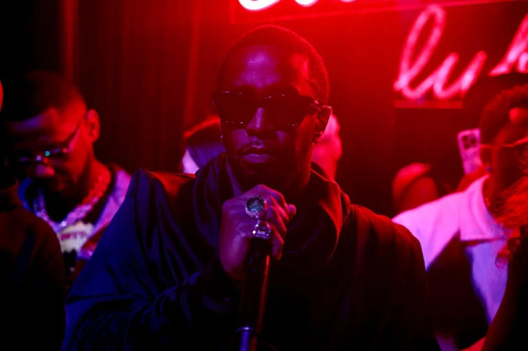 Sean Diddy Combs: Τον «έκαψε» καταγγέλλουσα – «Τον αγαπούσα κι αυτός με βίασε – Με γέμισε baby oil σε πέντε λεπτά»