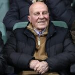 Πόπη και Ευαγγελία Δομάζου: «Ψυχρό» κλίμα ανάμεσα στις κόρες του Μίμη Δομάζου – Σαν δύο «ξένες» στην παρουσίαση βιβλίου για τον πατέρα τους [βίντεο]