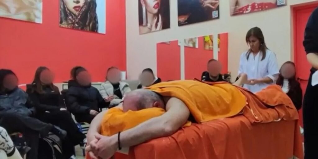 Εύβοια: «Μου ζήτησαν να κάνω το μοντέλο, φόραγα σορτς κανονικά», λέει ο καθηγητής