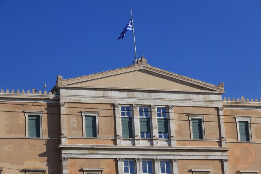 Τετραήμερο εθνικό πένθος: Ανοιχτά τα σχολεία 