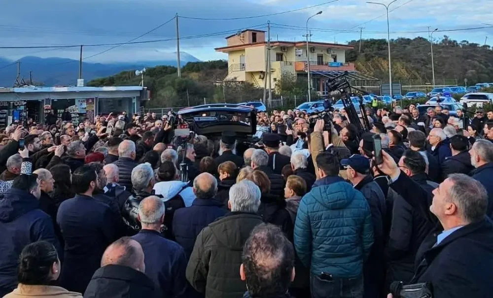 Στα Τίρανα σε λαϊκό προσκύνημα το σκήνωμα του μακαριστού Αρχιεπισκόπου Αναστασίου