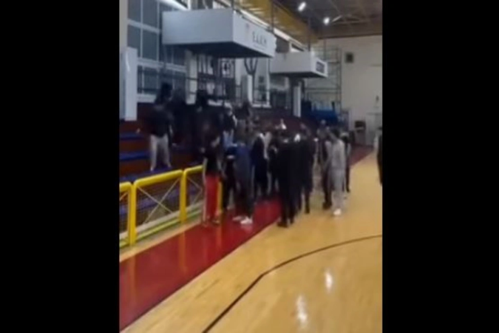 Ηράκλειο: Συμπλοκή σε σχολικό αγώνα μπάσκετ – Τραυματίστηκαν μαθητές [βίντεο]