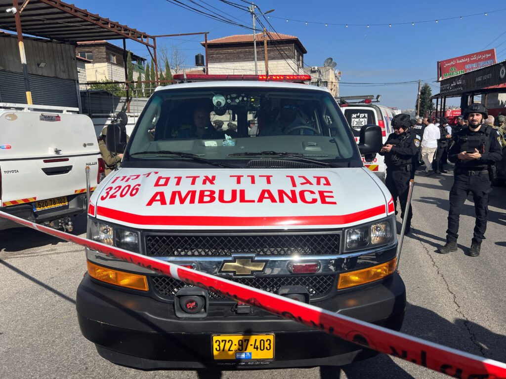 Ιερουσαλήμ: Τουλάχιστον 15 τραυματίες σε επίθεση με πυροβόλο όπλο σε σταθμό λεωφορείων