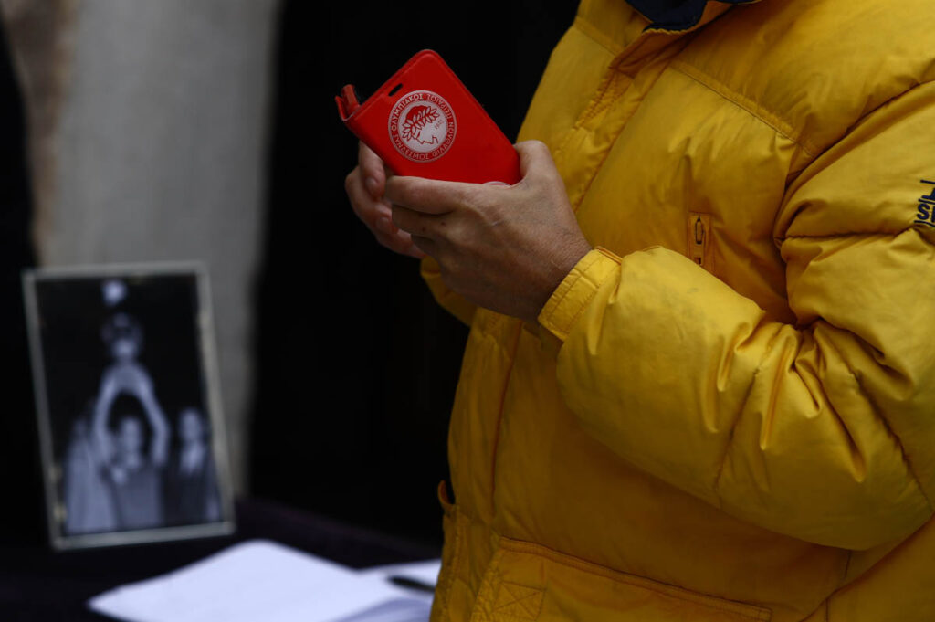 Μίμης Δομάζος: Στη Μητρόπολη Αθηνών η οικογένεια και συμπαίκτες του «Στρατηγού» για την κηδεία