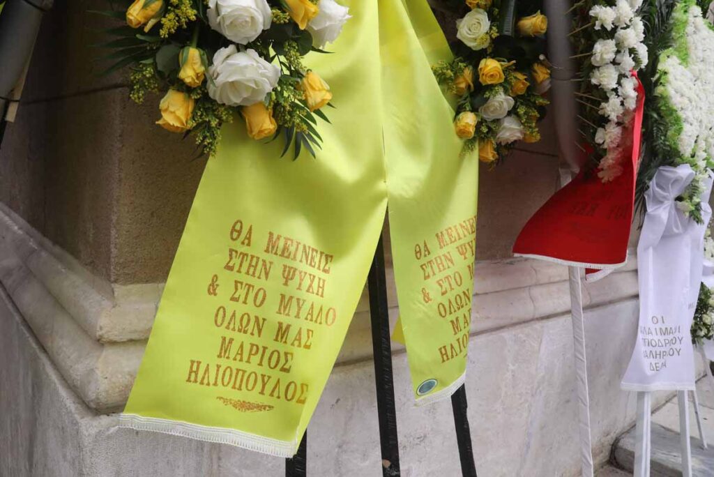 Μίμης Δομάζος: Στη Μητρόπολη Αθηνών η οικογένεια και συμπαίκτες του «Στρατηγού» για την κηδεία