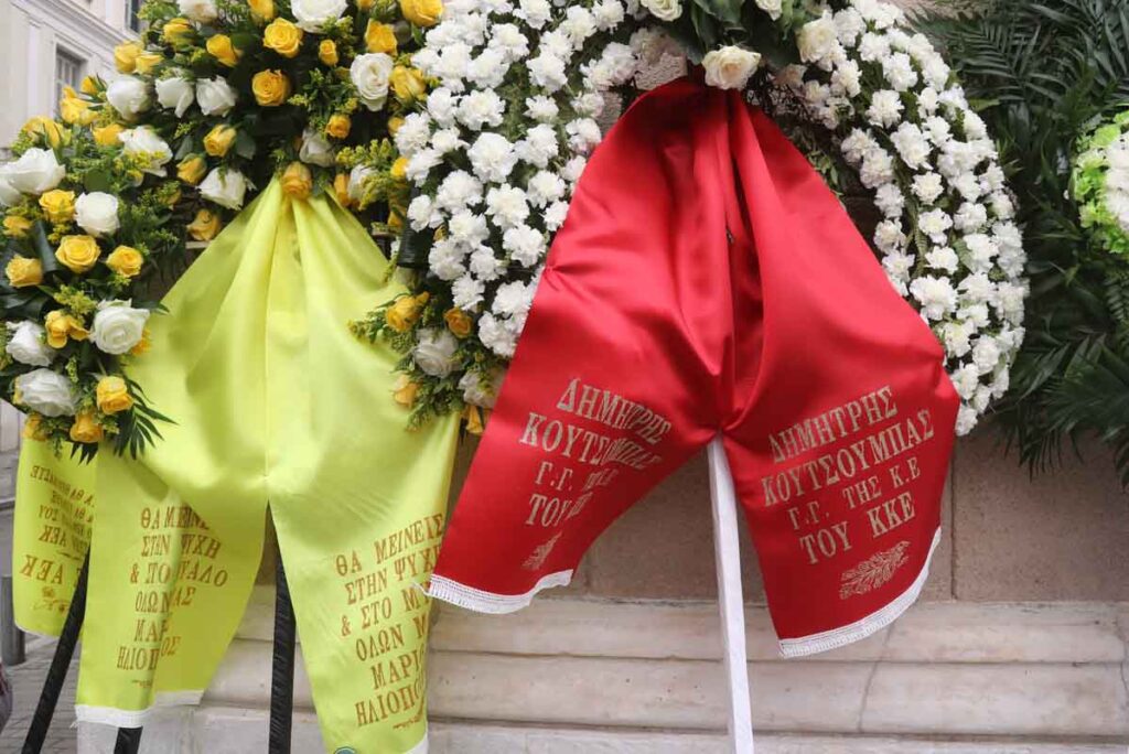 Μίμης Δομάζος: Στη Μητρόπολη Αθηνών η οικογένεια και συμπαίκτες του «Στρατηγού» για την κηδεία