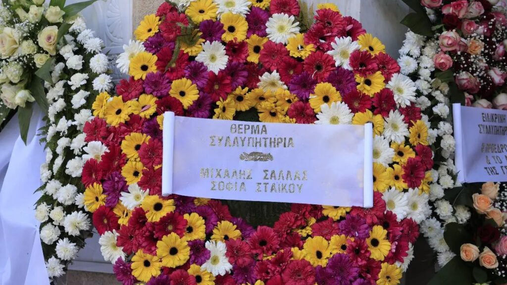 Κηδεία Κώστα Σημίτη: Οι πρώτες εικόνες από το νεκροταφείο