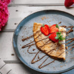 Κρέπες σοκολατένιες και «κολασμένες» – Η πιο εύκολη συνταγή