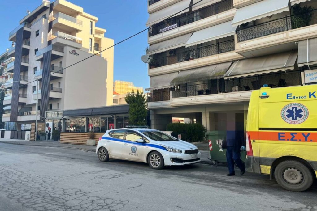 Λάρισα: 50χρονη γυναίκα βρέθηκε νεκρή στην είσοδο του διαμερίσματός της