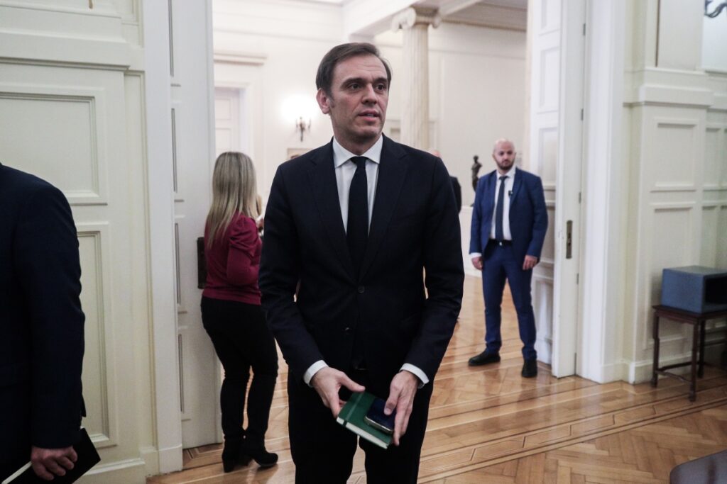 Βουλή: Επεισόδιο με λιποθυμίες στο γραφείο του Δημήτρη Μάντζου – Παρενέβη η φρουρά