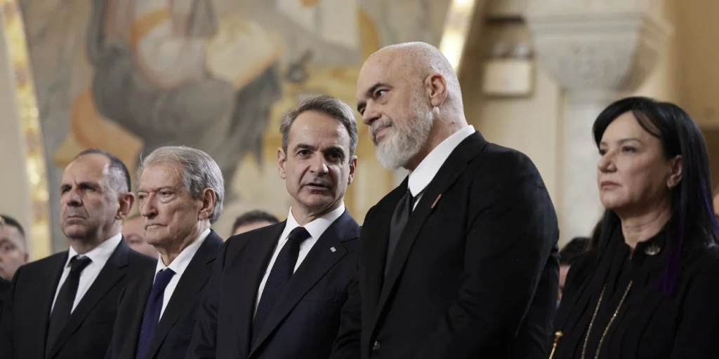 Συνάντηση Μητσοτάκη-Ράμα: «Οφείλουμε να λύνουμε τις διαφορές μας με διάλογο»