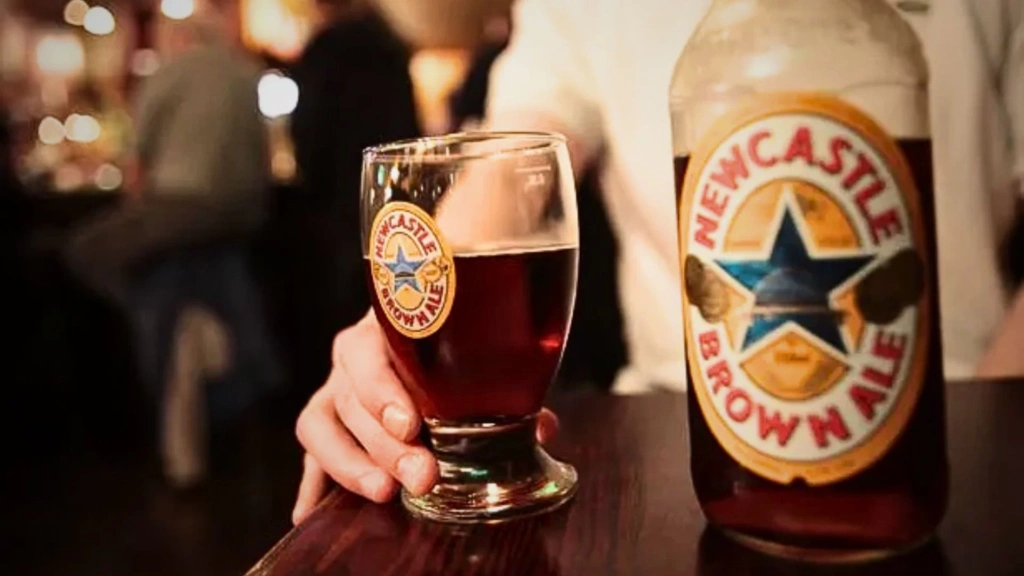 Heineken: Ανακαλεί μπύρες της στη Βρετανία – Εντοπίστηκαν θραύσματα γυαλιού