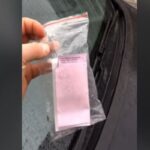 Την «πλάκα» του έπαθε οδηγός με την «αδιάβροχη» κλήση που του άφησε η Τροχαία [βίντεο] 