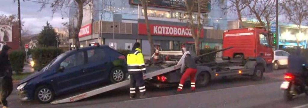 Χαϊδάρι: Καραμπόλα τριών οχημάτων στη λεωφόρο Αθηνών προς Κόρινθο [βίντεο]