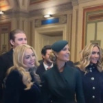 H χιουμοριστική φωτογραφία του Μπάρον Τραμπ με τις αδελφές του – Η κίνηση του μέσα στο Καπιτώλιο [βίντεο]